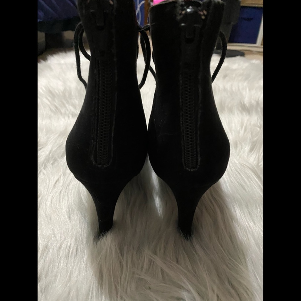 Stilettos - Picture 3 of 5